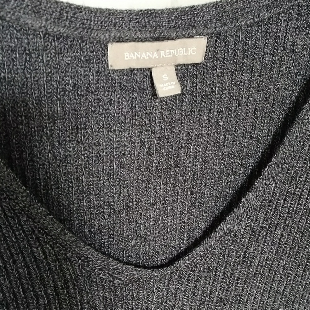 Banana republic charcoal gray sweater - Picture 2 of 6